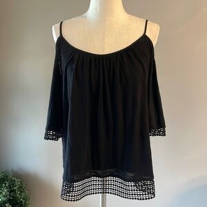 White House Black Market cold shoulder blouse tank / 1/2 sleeve black / lace M